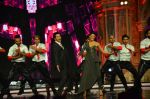 Jacqueline Fernandez, Varun Dhawan pomote Dishoom on the sets of India